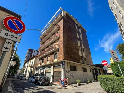 Ufficio in vendita a Varese via Giuseppe Speroni, 5