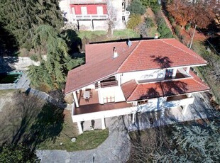 A Villa Mombercelli