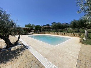 Appartamento a Casamaggiore con piscina, giardino e barbecue