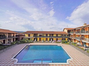 Appartamento a Moniga Del Garda con giardino e piscina