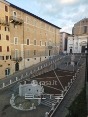 Appartamento in Affitto in Piazza del Plebiscito a Ancona
