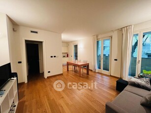 Appartamento in Affitto in Via Raffaello Sanzio a Milano