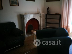 Appartamento in Affitto in Via Rinchiosa a Carrara