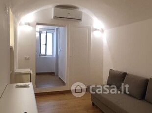 Appartamento in Affitto in Via Sant'Anna dei Lombardi 40 a Napoli