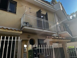 Bilocale con balcone, via Villa Giocosa, Palermo