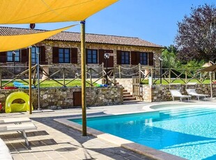 Casa a Todi con giardino, piscina e terrazza