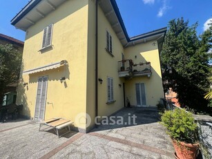 Casa Bi/Trifamiliare in Affitto in Via Ettore Brambilla a Cantù