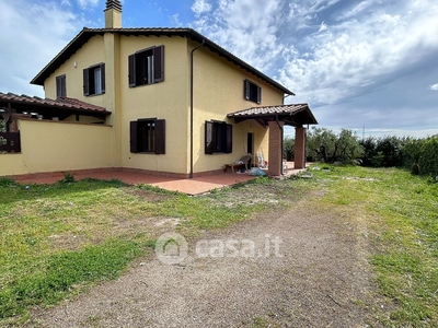 Casa Bi/Trifamiliare in Affitto in Via Grazzanise a Roma
