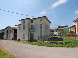 Casa indipendente in Via Pascoli - Cornedo