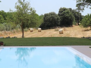 Casale con barbecue, terrazza e piscina + vista del giardino