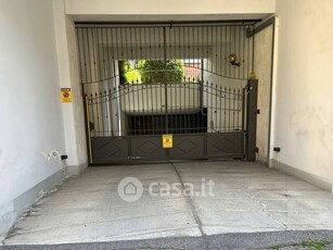 Garage/Posto auto in Affitto in Via Almese 9 a Torino