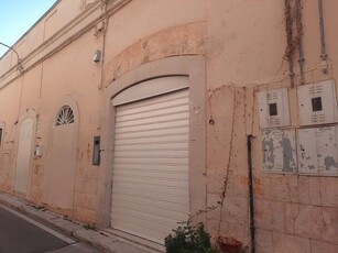 Locale commerciale / Negozio di 2 vani /70 mq a Bari - Santo Spirito