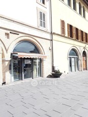 Negozio/Locale commerciale in Affitto in Piazza San Domenico a Foligno