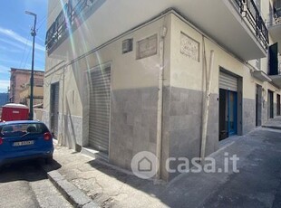 Negozio/Locale commerciale in Affitto in Via Ascanio a Napoli