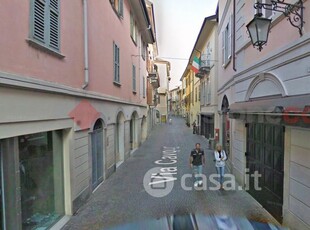 Negozio/Locale commerciale in Affitto in Via Cavour a Arona