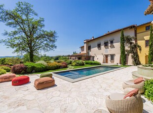 Prestigiosa residenza con piscina a Firenze