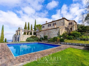 Prestigiosa tenuta di lusso con piscina e terrazza panoramica in vendita nelle colline che circondano Siena