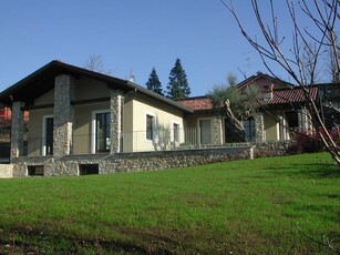 Prestigiosa villa di 400 mq in vendita, Via Papa Giovanni XXIII, Viganò, Lombardia