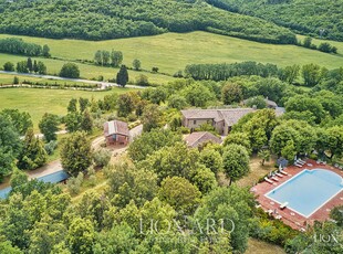 Residenza di charme con grande parco e piscina nel cuore della Toscana