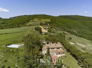 Splendida tenuta con piscina in vendita in provincia di Perugia