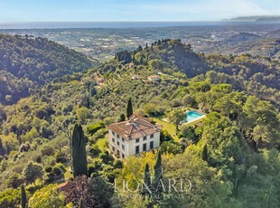 Splendida villa di lusso con piscina e parco privato in vendita in provincia di Lucca