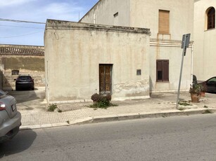 Stabile residenziale con uffici e magazzini, via Ciccolo Rinaldi, Marausa Trapani