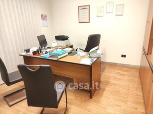 Ufficio in Affitto in Via Verdi Giuseppe a Casoria