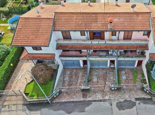 Villa a schiera in vendita a Lazzate Monza Brianza