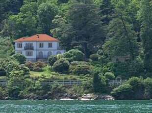 Villa con dependance completamente ristrutturata con vista sul Lago Maggiore