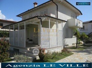 Villa in Affitto in a Pietrasanta