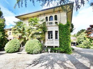 Villa in Affitto in Via Alessandro Volta a Varano Borghi