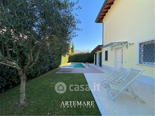 Villa in Affitto in Via Massaua a Pietrasanta