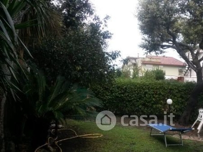 Villa in Affitto in Via Tortoreto a Fiumicino