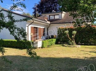 Villa in vendita a Calco Lecco