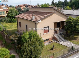 Villa in vendita a Castelnuovo Del Garda Verona