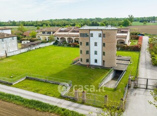 Villa in Vendita in Strada Peecoreli 31 a Parma