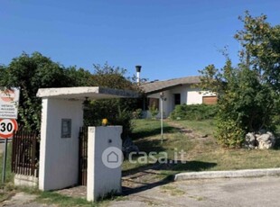 Villa in Vendita in Viale Aquileia 3 a Pordenone