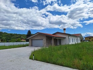 Villa singola con giardino e garage motorizzato, via Elsa Morante, Chiuppano