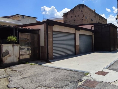 Box/Garage 200mq in vendita a Pomigliano d'Arco