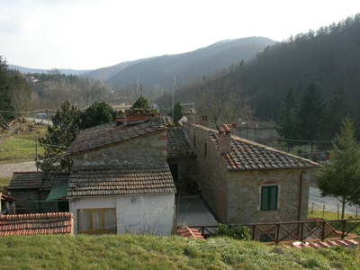 Casa indipendente con giardino in strada provinciale della rassinata, Arezzo