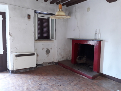 Casa indipendente da ristrutturare in via della bordogna, Lucca