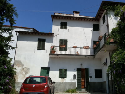Casa indipendente da ristrutturare in via di matraia, Lucca