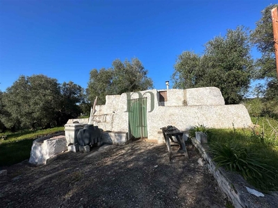 Rustico con giardino a Ostuni