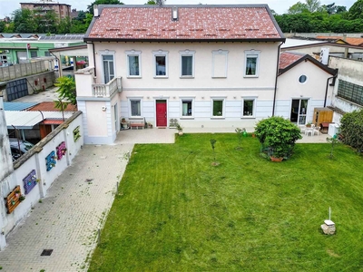 Villa in Via Aspromonte 17 a Monza