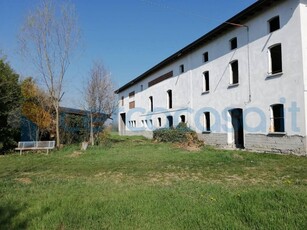 Appartamento da ristrutturare in vendita a Cadelbosco Di Sopra