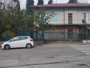 Appartamento Trilocale da ristrutturare, in vendita in Via G. Rossa, Penne