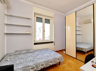 Arredato camera in appartamento a Bicocca, Milano