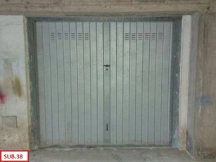 Box - Garage - Posto Auto in Vendita a Aci Catena