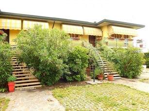 Casa indipendente in Vendita a Correzzola Villa del Bosco