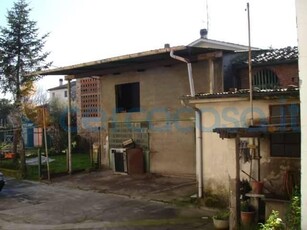 Casa semi indipendente da ristrutturare, in vendita in Capannori Centro, Capannori